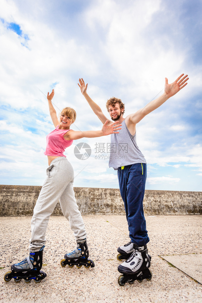 外门活动体育和爱好健康强的身体锻炼朋友在一起玩得很开心图片