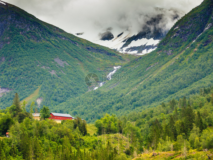 旅游度假和挪威夏季山地景观斯堪的纳维亚挪威夏季山地景观图片