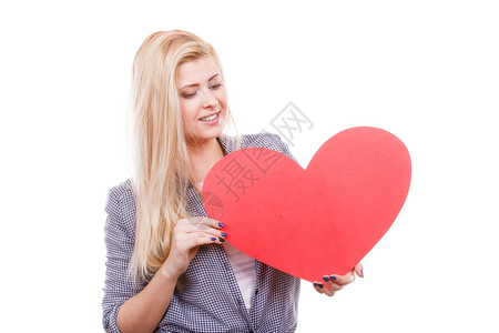 情人节浪漫和关系象征概念握着大红心的女人爱标志背景图片