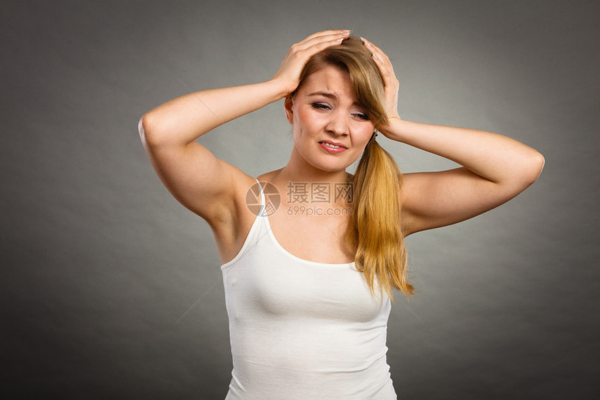 健康问题压力和抑郁症妇女头痛偏妇女图片