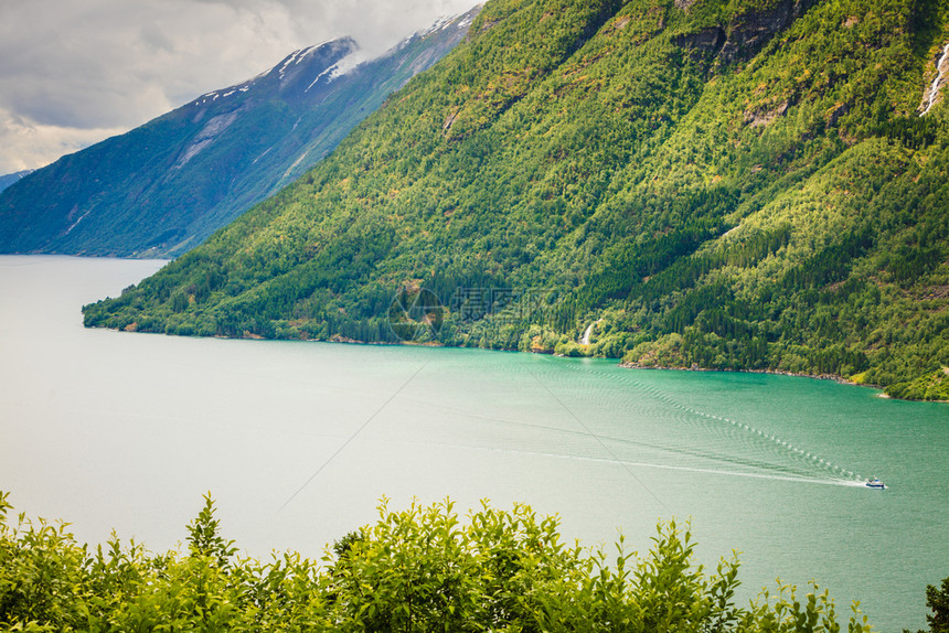 挪威斯堪的纳维亚欧洲山地景观和海湾美丽的自然挪威山地景观和海湾图片