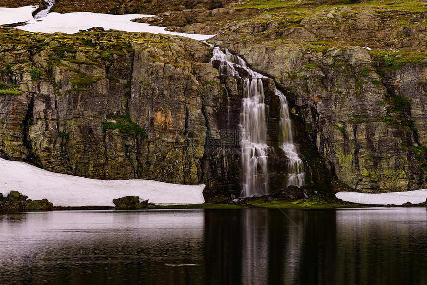 挪威奥兰和莱达尔之间的风景区旅游路线Aurlandsfjellet挪威弗洛特瓦内山湖瀑布Foltvatnet图片