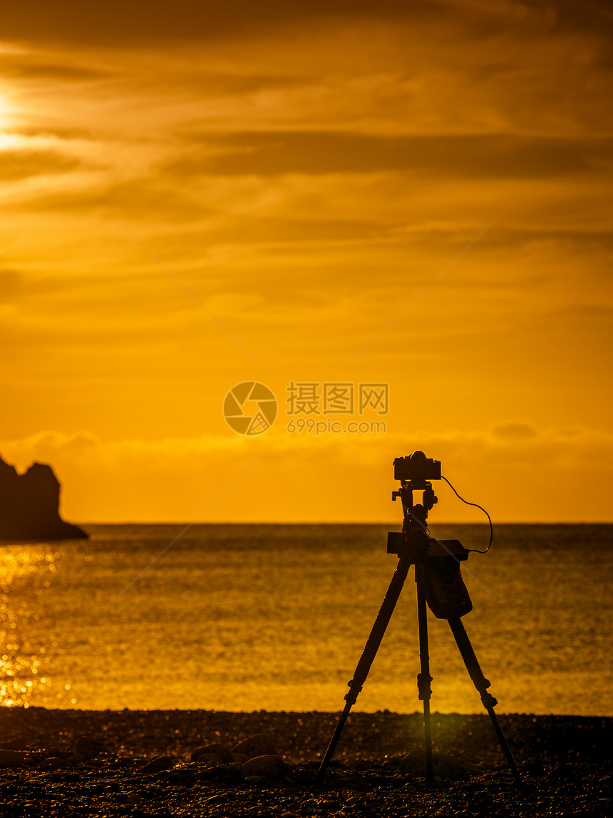 希腊Pelopononse拍摄海面日出图片的相机图片
