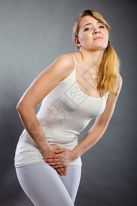 下腹部疼痛的妇女背景图片