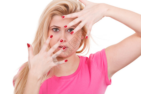 羞耻焦虑害的人类表情达概念妇女用手蒙住她的脸图片