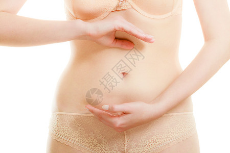 身体护理和怀孕身体部位女在肚子上制造标志符号女用手抚摸胃部滑动女用手在肚子上形成状背景图片