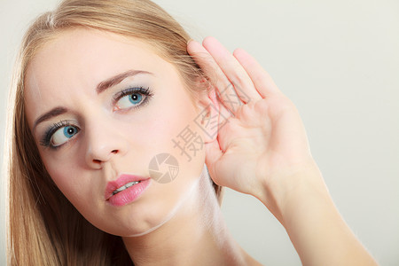 黑白耳鸣的八卦天后女孩耳有手掌的偷听年轻女人秘密图片