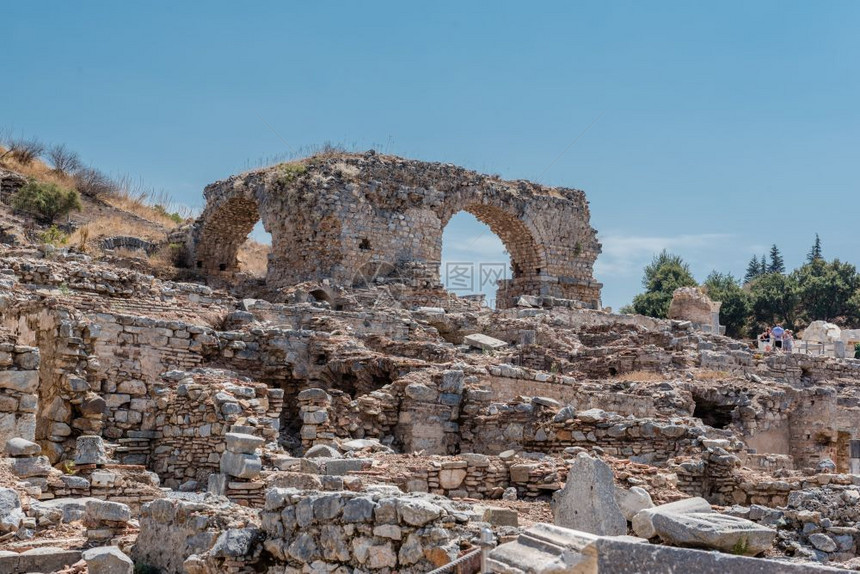 Ephesus历史古城的Ruins总观点土耳其伊兹米尔省塞库克Ephesus历史古城土耳其伊兹米尔省塞库克的大理石Ruins总观图片