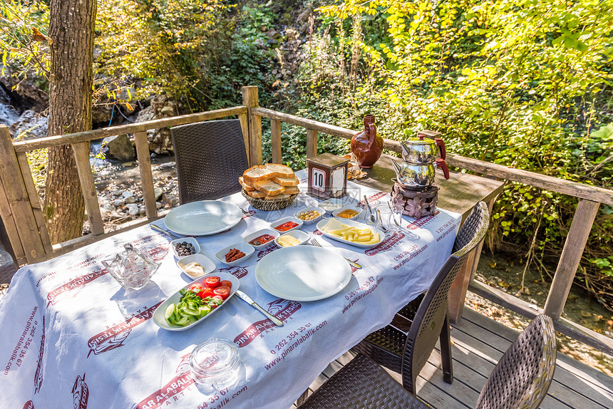 Masukiye是食用早餐和午等受欢迎的地点土耳其传统早餐桌2017年月2日土耳其科塞利土耳其科塞利马苏基耶是食用时间的热点图片