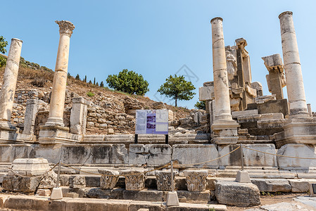 日韩网站精粹2017年8月日在土耳其伊兹米尔塞库克的埃菲苏斯古老城的梅米乌斯纪念碑背景