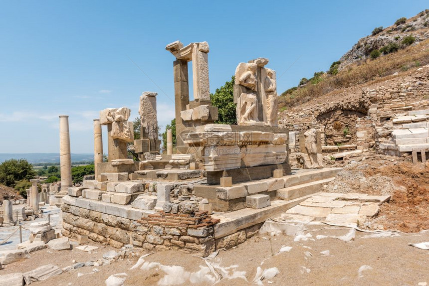 土耳其伊兹米尔Selcuk的Ephesus历史古城的Memimius纪念碑图片