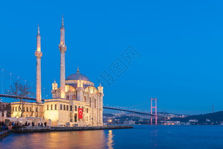 奥塔科伊Ortakoy清真寺外观7月15日烈士大桥或非正式的Bosphorus大桥也称为第一位于土耳其伊斯坦布尔2018年月3日Orta背景