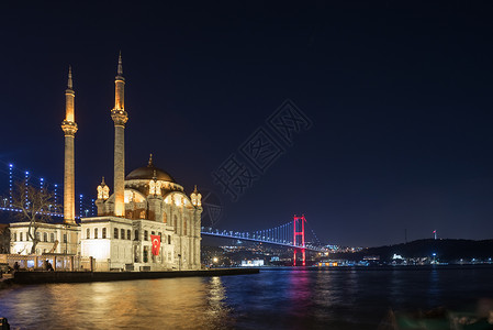 奥塔科伊Ortakoy清真寺外观7月15日烈士大桥或非正式的Bosphorus大桥也称为第一位于土耳其伊斯坦布尔2018年月3日Orta背景