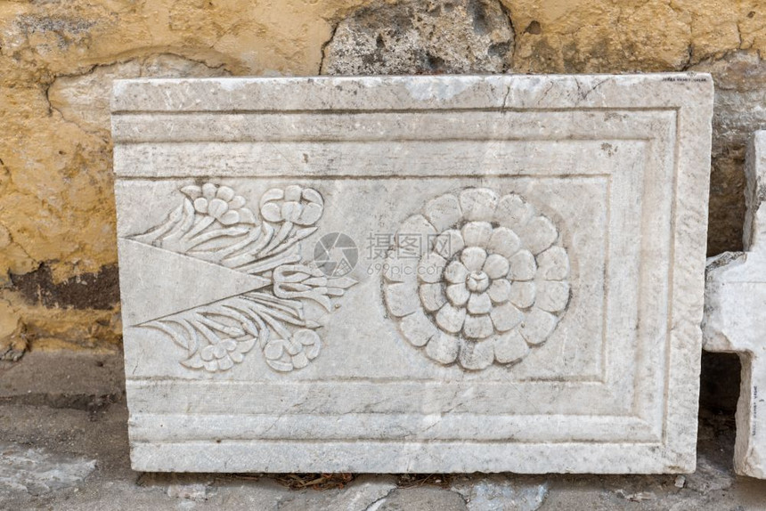 土耳其博德鲁姆城堡古罗马大理石雕塑或刻的详情图片