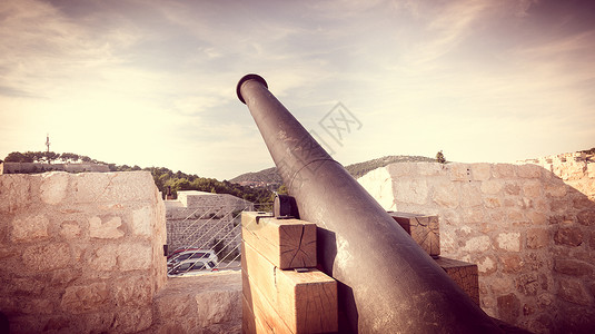 男爵克罗地亚Sibenik地处蓝天空背景的古代Barone堡垒和古老历史大的表面背景