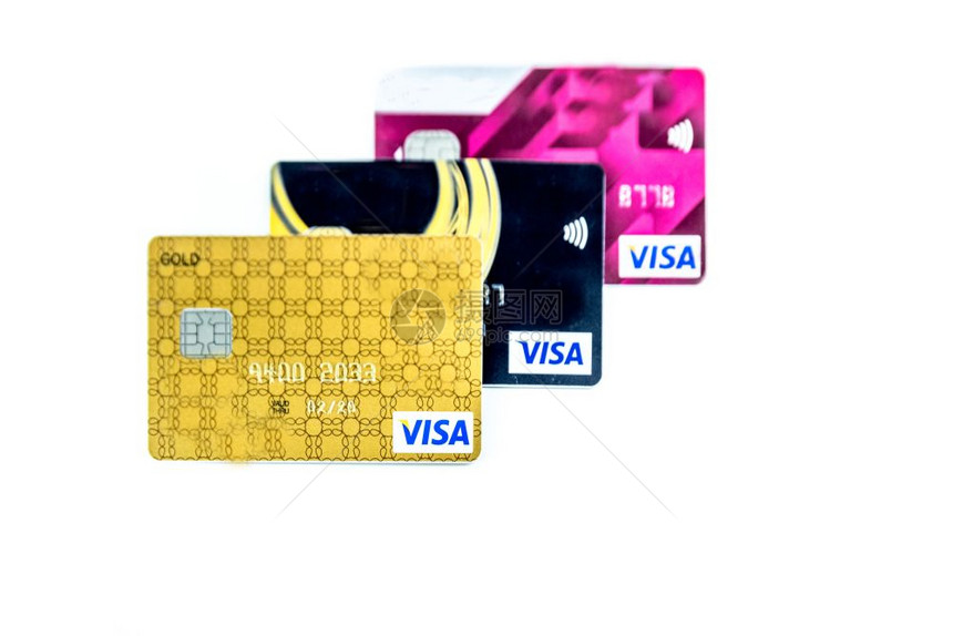 更贴近背景的信用卡白色的信用卡堆叠白背景孤立的信用卡堆积图片