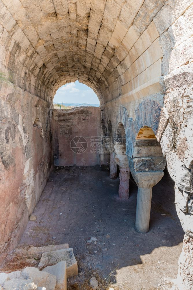 AyaTekla地下洞穴教堂又称SaintTheclaAyaThekla位于土耳其梅辛西里夫克土耳其梅辛2017年8月9日图片