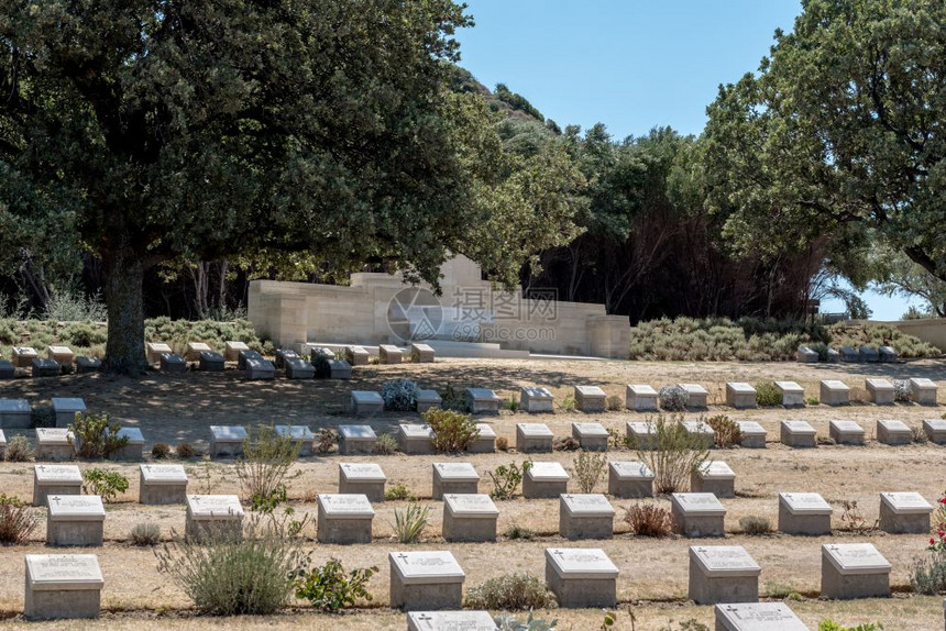 在土耳其卡纳莱的加利波安扎克湾的海滩中埋有在加利波战役中的盟军遗骸图片