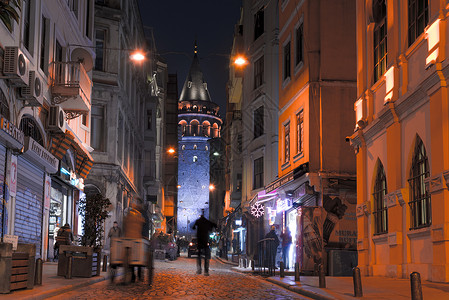 奥塔科伊2017年3月日土耳其伊斯坦布尔的古老Galata塔mediaval地标建筑古老的狭窄街道与古老的Galata塔土耳其Galat背景