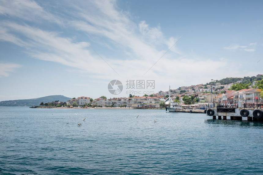 该岛屿是土耳其伊斯坦布尔附近马拉海四个名为PrincesIsland的岛屿之一2017年5月日土耳其伊斯坦布尔附近图片