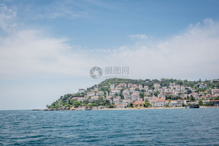 该岛屿是土耳其伊斯坦布尔附近马拉海四个名为PrincesIsland的岛屿之一2017年5月日土耳其伊斯坦布尔附近图片