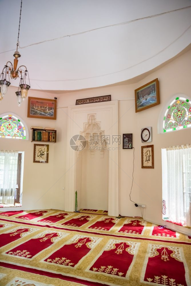 2018年5月日土耳其布尔萨历史KozaHanSilkBazaar院落的清真寺或土耳其布尔萨历史KozaBazaar院落的清真寺图片