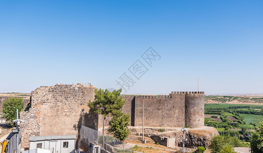 阿迈德2018年7月6日土耳其迪亚尔巴克市中心地区基巴克Diyarbakir的古城墙和老迪亚尔巴克市城墙背景