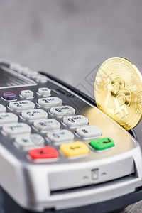 BTCPOS终端的金属比特币视图默认加密货币的图像此处接受比特币付款和加密货的观念背景