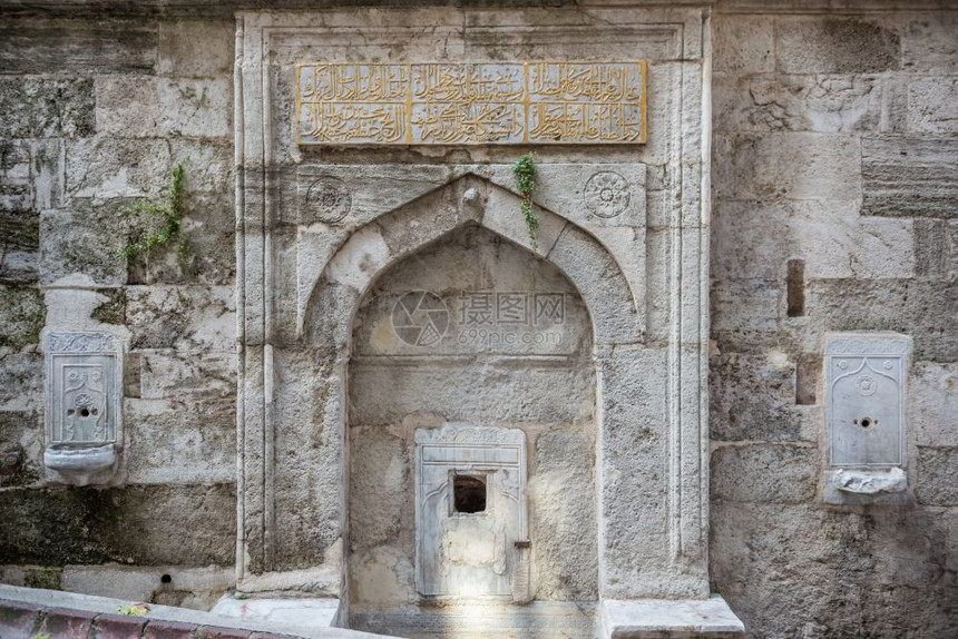 2019年7月25日土耳其伊斯坦布尔贝奥格鲁MiralemHalilAga喷泉景观图片