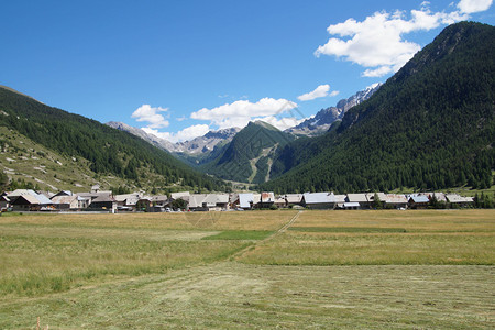 克耶拉斯地区公园村背景图片