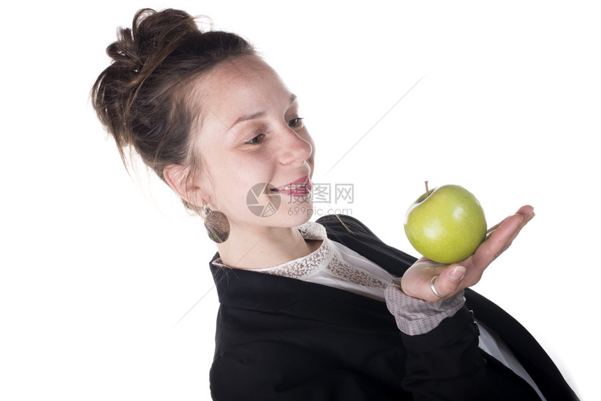 以白色背景持有苹果的年轻妇女图片