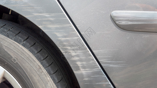 汽车刮痕车身上的划痕紧贴上车身的刮痕背景