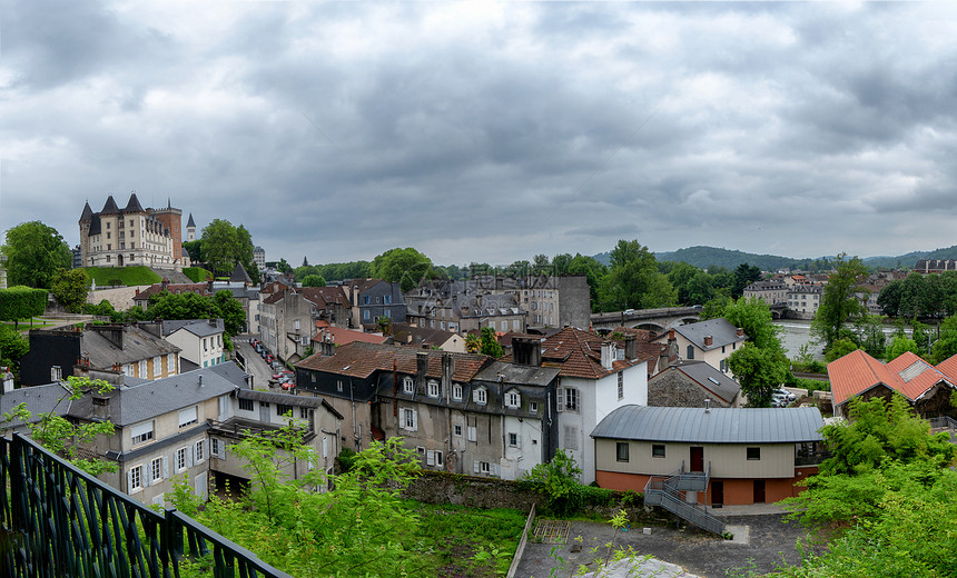 在阿雷塔尼的法兰西镇Pau市的风景图片