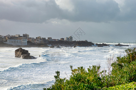 法国比亚里兹的海暴天气图片