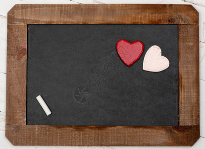 一个浪漫的概念一个有两颗心的小黑板背景图片