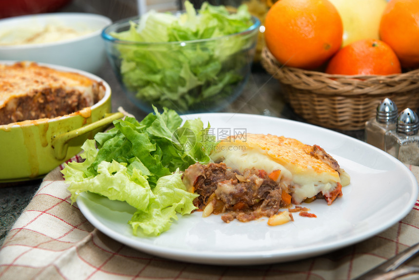 法国美食肉类和土豆图片