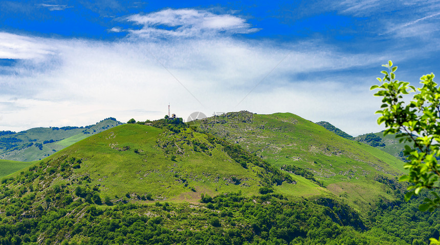 夏季山地景观图图片