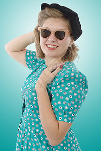1940年穿着衣服戴墨镜的年轻美女图片
