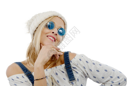穿着蓝墨镜和冬帽的时装漂亮金发美女图片