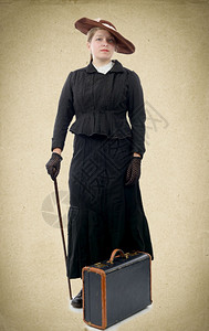 身着190年代古老服装的轻女子图片