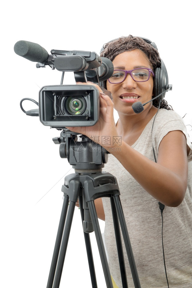 一名非洲裔美国年轻女拥有专业摄影机和白纸耳图片