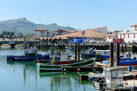 法国圣JeandeLuz港渔船图片