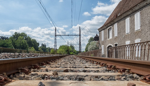 法国Orthez村铁路线图片
