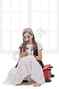 一个年轻女孩嬉皮士风格旅行图片