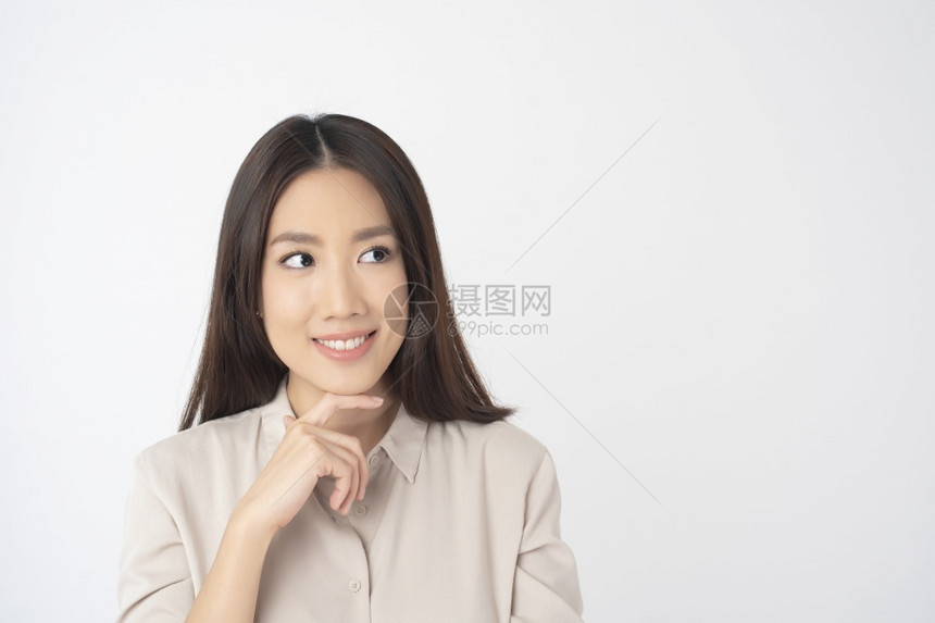 白色背景的吸引人亚洲女肖像图片