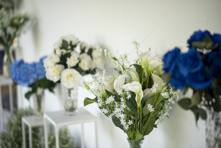 带有鲜花和结婚装饰的嫁背景图片