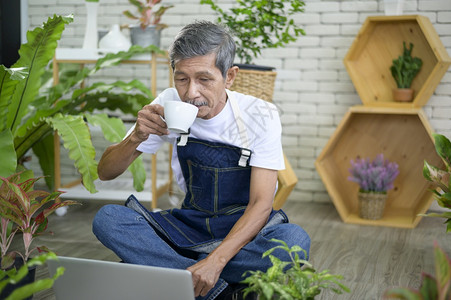 享受在家花园的休闲活动图片