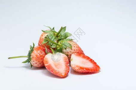 草莓白背景背景图片