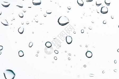 白色背景的水滴图片