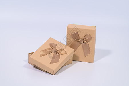 棕商色的礼物盒背景图片